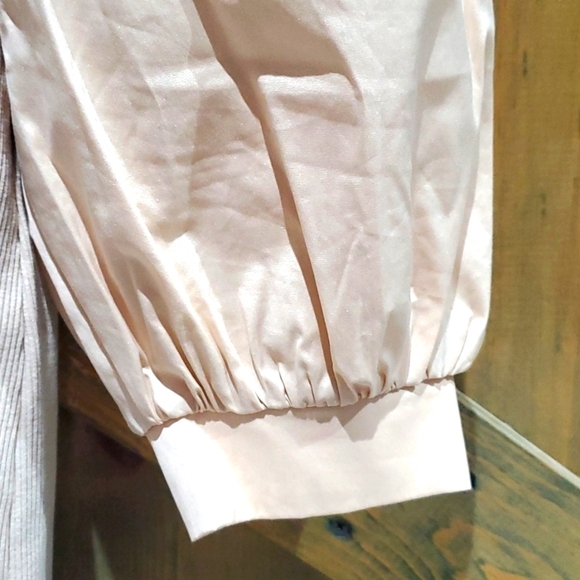 CHICOS CASUAL CREAM RIB MIX V NECK TOP  W PUFF BALLOON SLEEVES SIZE 1 - Picture 5 of 10